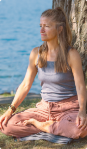 Carly Snedeker sitting near lake in Zurich